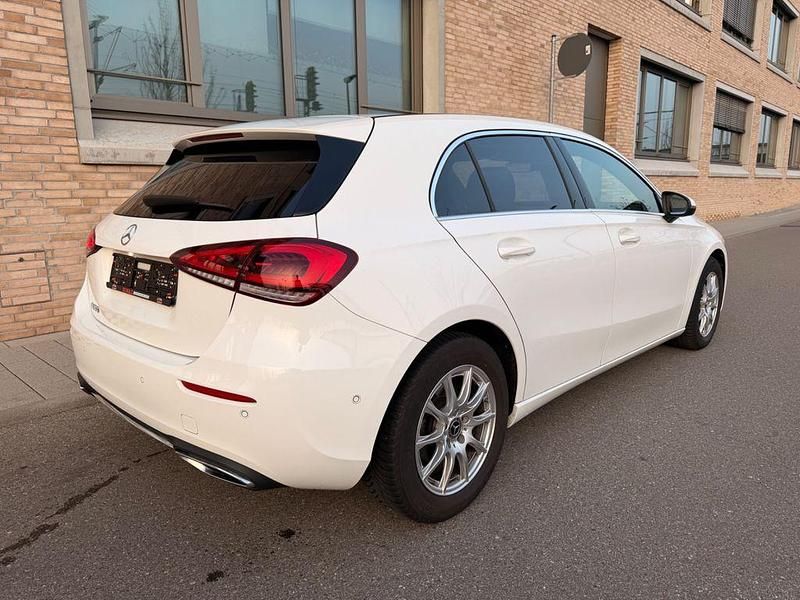 Gebraucht Mercedes A180 136 PS (100 kW) 2020 Weiß Limousine