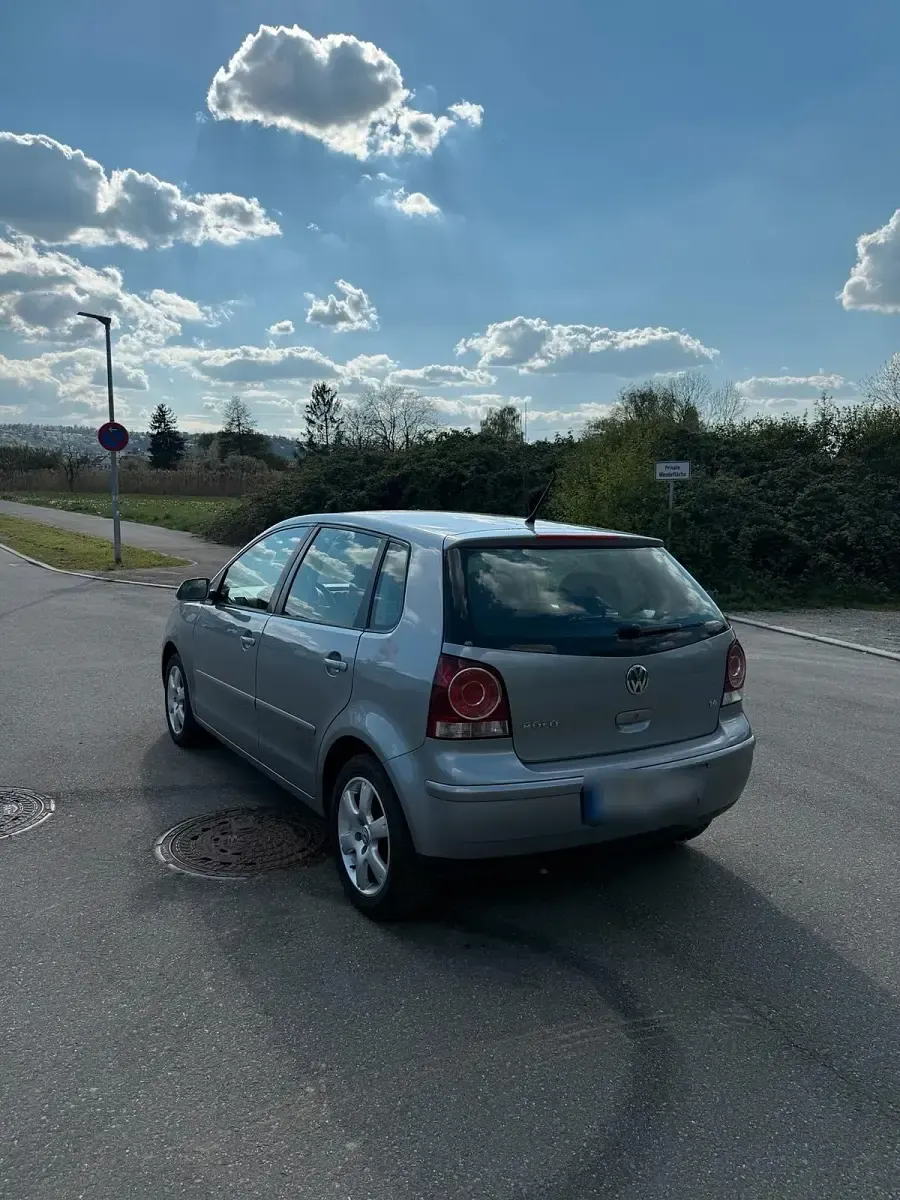 Gebraucht VW Polo 75 PS (55 kW) 2005 Grau Kleinwagen