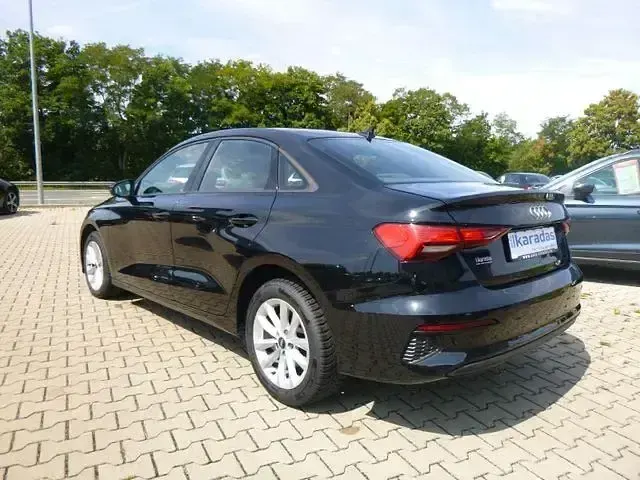 Gebraucht Audi A3 Sport 116 PS (85 kW) 2021 Mythosschwarz metallic Limousine