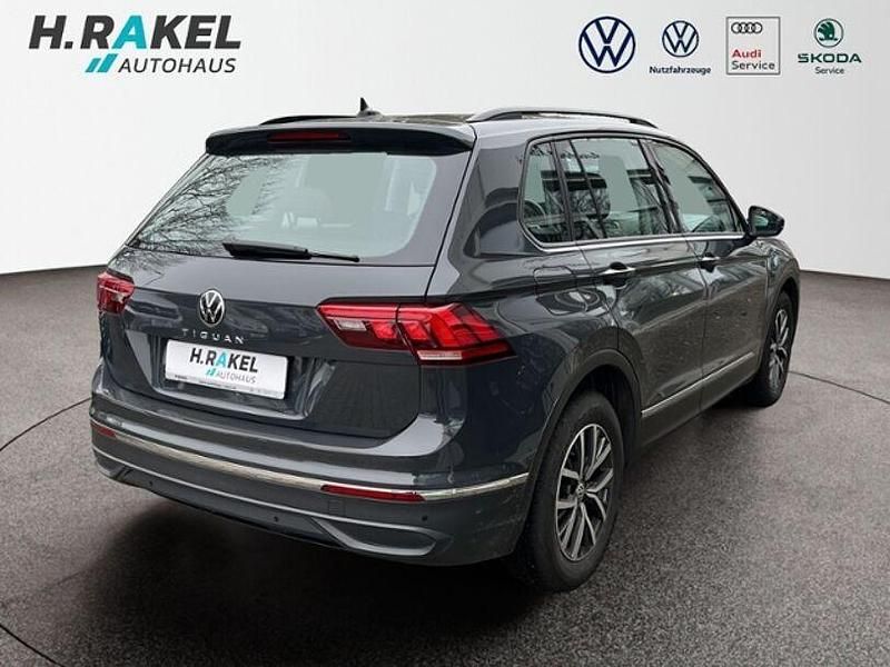 Gebraucht VW Tiguan Life 122 PS (89 kW) 2023 Grau SUV