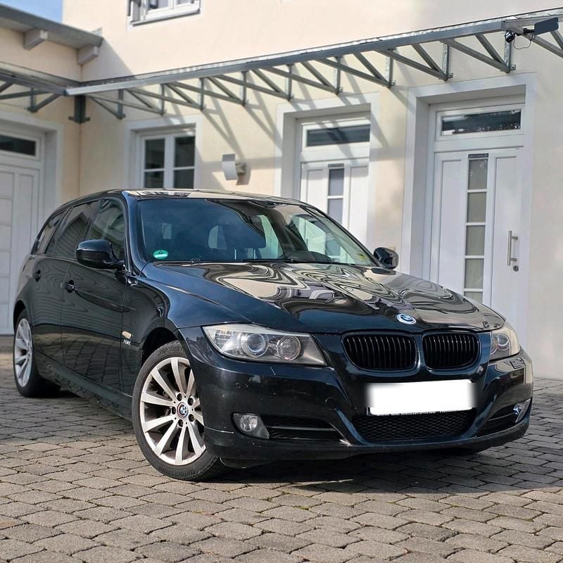 Schwarz Gebraucht 2009 BMW 330 Kombi | 9.500 € (Fairer Preis) - Bild 1/4