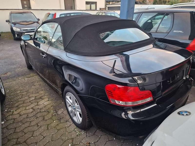 Gebraucht BMW 118 Cabriolet 143 PS (105 kW) 2009 Black sapphire metallic Cabrio