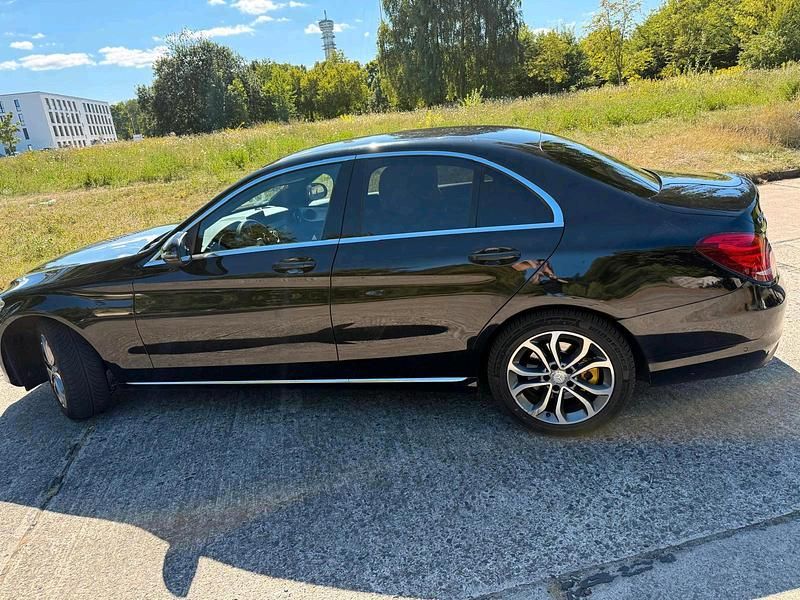 Schwarz Gebraucht 2015 Mercedes C350e Limousine | 17.000 € (Etwas zu teuer) - Bild 1/4