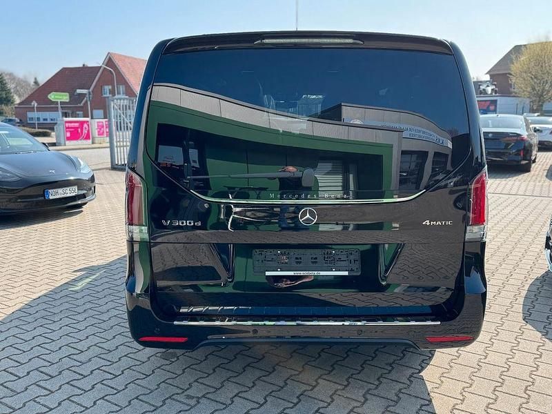 Gebraucht Mercedes V300 AMG 237 PS (174 kW) 2024 Obsidianschwarz metallic Van / Kleinbus