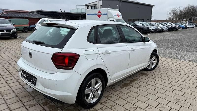Gebraucht VW Polo Trendline 75 PS (55 kW) 2018 Weiß Kleinwagen