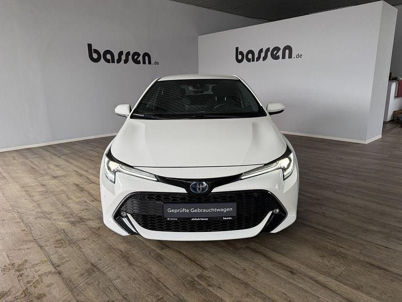 Gebraucht Toyota Corolla Team 122 PS (89 kW) 2022 Schneeweiß Limousine
