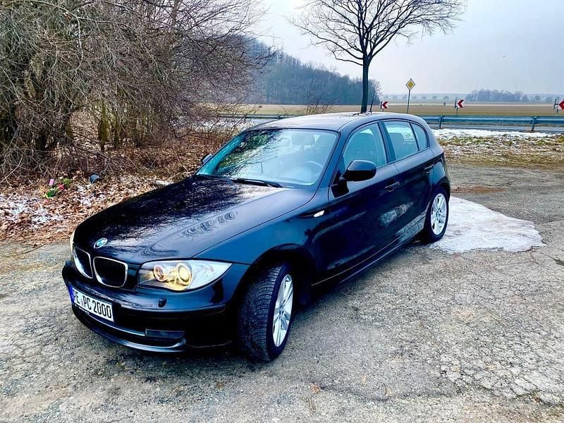 Schwarz Gebraucht 2010 BMW 116 Advantage Kleinwagen | 6.599 € (Etwas zu teuer) - Bild 1/4