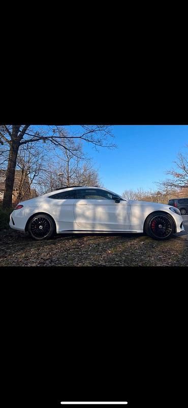 Weiß Gebraucht 2018 Mercedes C200 AMG line Coupé | 26.950 € (Etwas zu teuer) - Bild 1/4