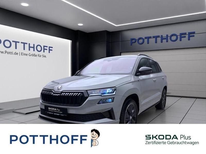 Grau Gebraucht 2024 Skoda Karoq SportLine SUV | 34.377 € (Guter Preis) - Bild 1/4