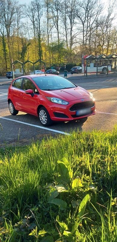 Gebraucht Ford Fiesta Trend 80 PS (58 kW) 2017 Rot Kleinwagen