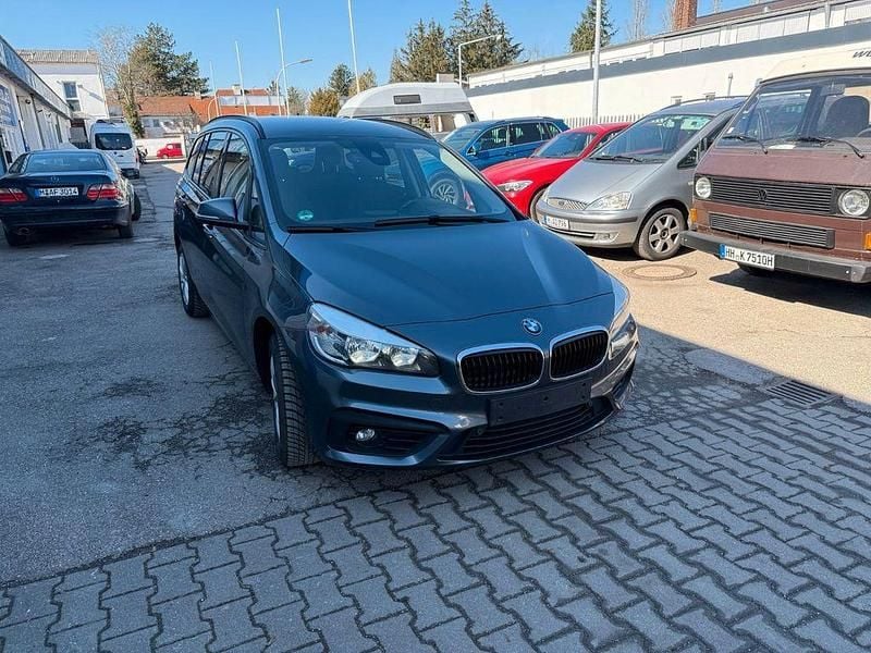 Grau Gebraucht 2017 BMW 218 Gran Tourer Van / Kleinbus | 8.990 € (Guter Preis) - Bild 1/4