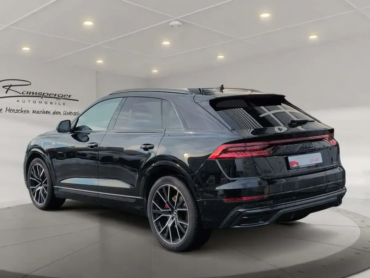 Gebraucht Audi Q8 S-Line 286 PS (210 kW) 2023 Mythosschwarz metallic SUV