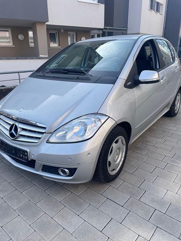 Gebraucht Mercedes A160 Avantgarde 95 PS (69 kW) 2011 Silber Limousine