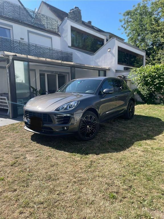 Grau Gebraucht 2016 Porsche Macan S SUV | 29.850 € (Superpreis) - Bild 1/4