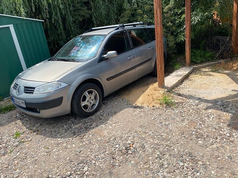 Silber Gebraucht 2005 Renault Mégane GrandTour Kombi | 2.200 € (Fairer Preis) - Bild 1/4