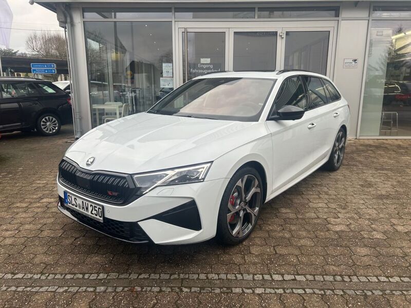 Weiß Gebraucht 2025 Skoda Octavia RS Kombi | 41.950 € (Fairer Preis) - Bild 1/4