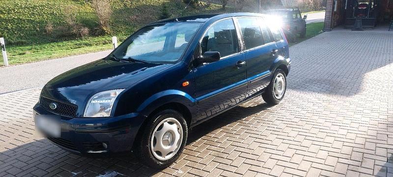Second-hand Ford Fusion 101 CP (74 kW) 2003 Albastru Hatchback