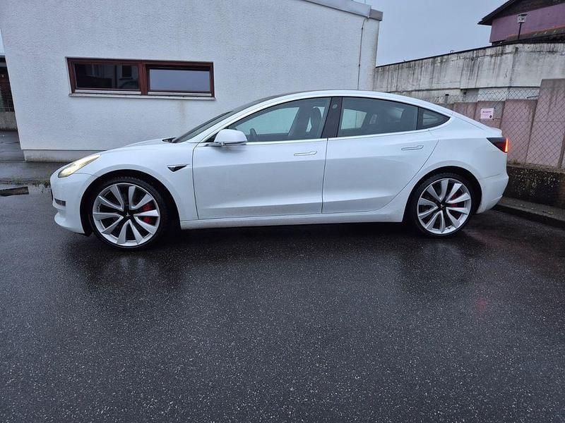 Weiß Gebraucht 2019 Tesla Model 3 Performance Limousine | 22.900 € (Guter Preis) - Bild 1/3