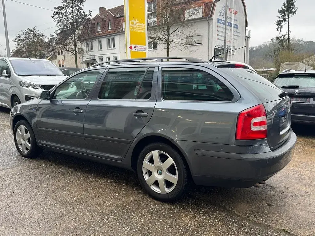 Gebraucht Skoda Octavia Elegance 105 PS (77 kW) 2008 Grau Kombi