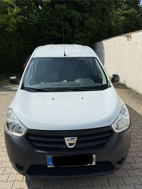 Weiß Gebraucht 2016 Dacia Dokker Essentiel Van | 5.199 € - Bild 1/4