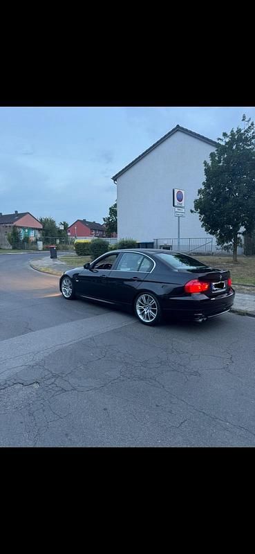 Second-hand BMW 330 272 CP (200 kW) 2009 Negru Berlinǎ