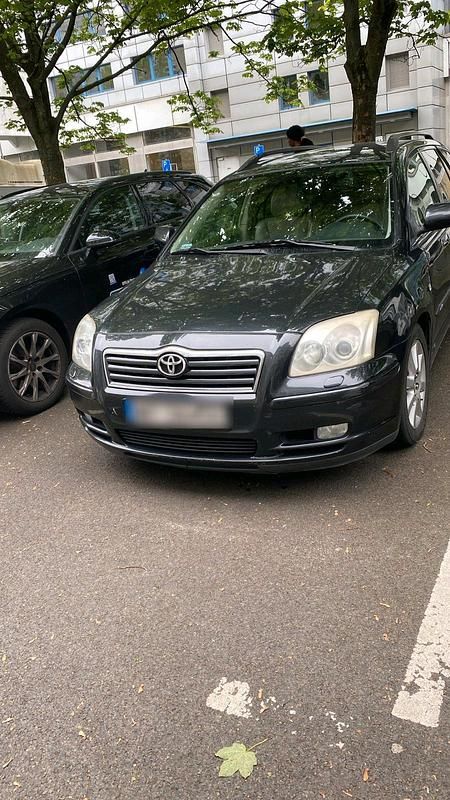 Schwarz Gebraucht 2004 Toyota Avensis Kombi | 1.200 € (Etwas zu teuer) - Bild 1/4