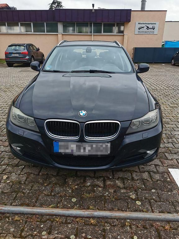 Schwarz Gebraucht 2011 BMW 318 Kombi | 2.000 € (Guter Preis) - Bild 1/4