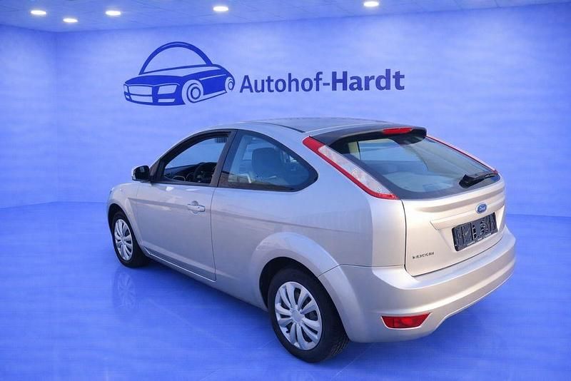 Gebraucht Ford Focus 80 PS (58 kW) 2010 Silber Limousine