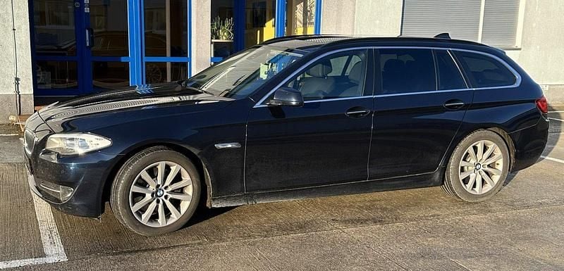 Gebraucht BMW 530 258 PS (189 kW) 2011 Blau Kombi