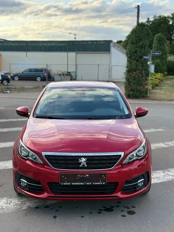 Gebraucht Peugeot 308 Style 131 PS (96 kW) 2021 Rot Limousine