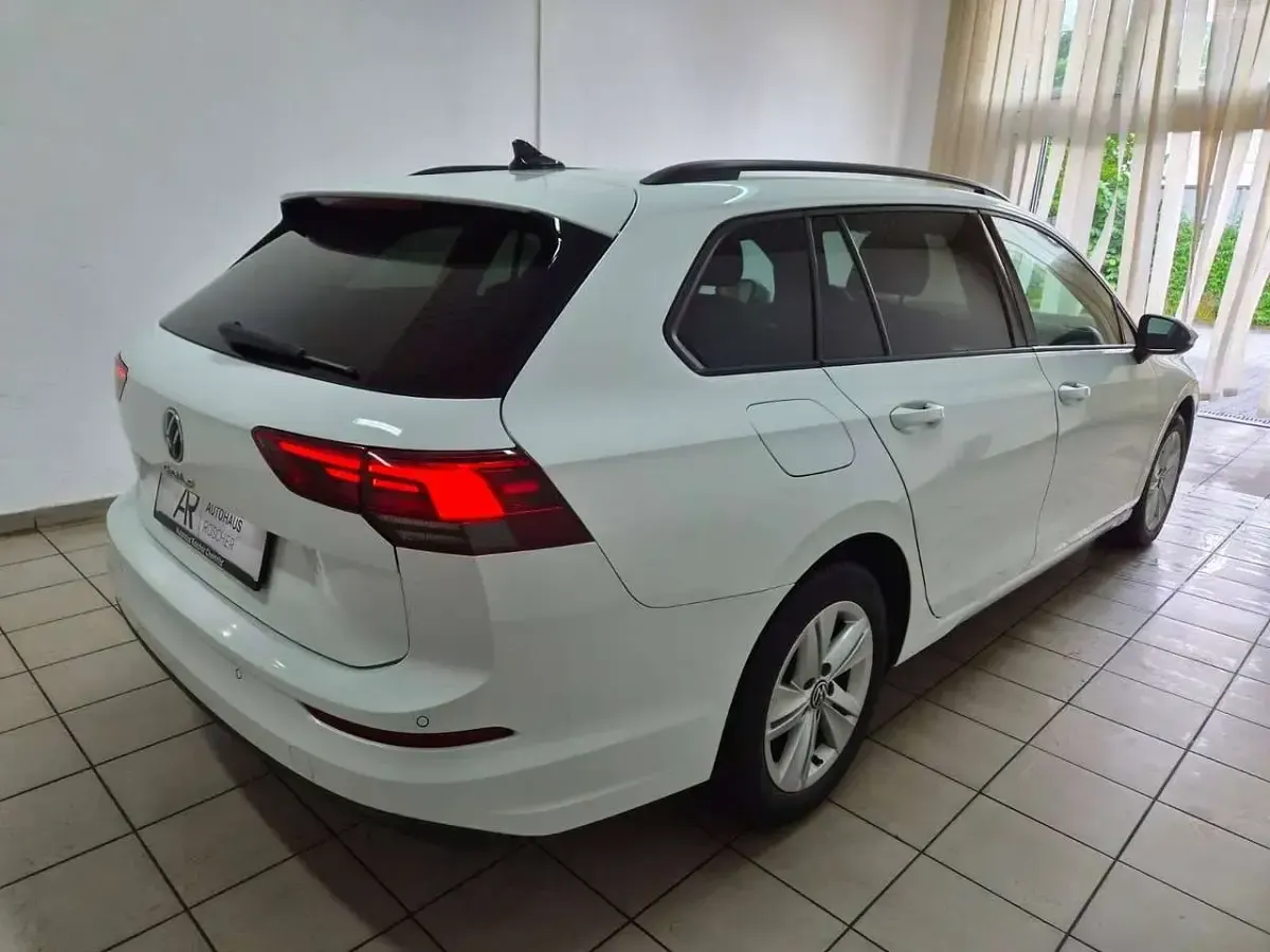 Gebraucht VW Golf VIII Life 116 PS (85 kW) 2023 Pure white Kombi