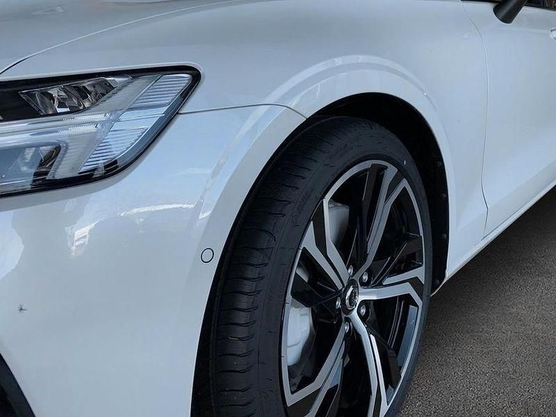 Gebraucht Volvo V60 Plus 197 PS (144 kW) 2025 Weiß Kombi