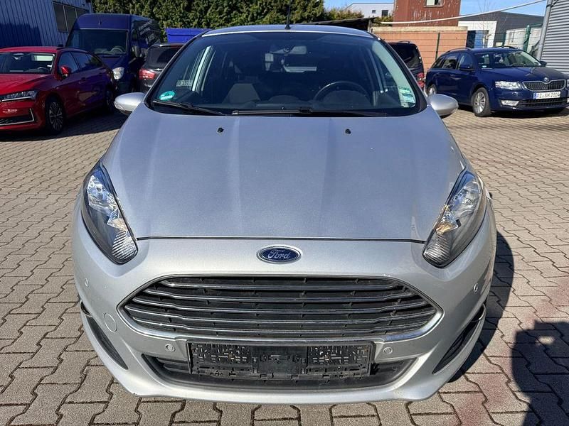 Gebraucht Ford Fiesta SYNC Edition 75 PS (55 kW) 2015 Silber Limousine