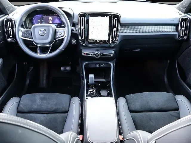Gebraucht Volvo XC40 Plus 163 PS (119 kW) 2023 Schwarz SUV