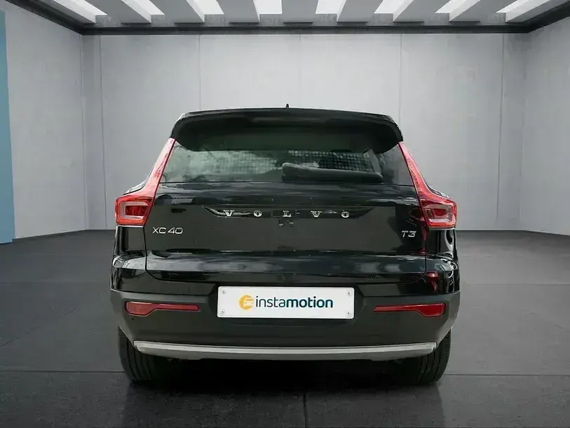 Gebraucht Volvo XC40 163 PS (119 kW) 2022 Schwarz SUV