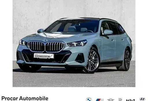 Gebraucht BMW 550e M Sport 489 PS (359 kW) 2025 Kombi