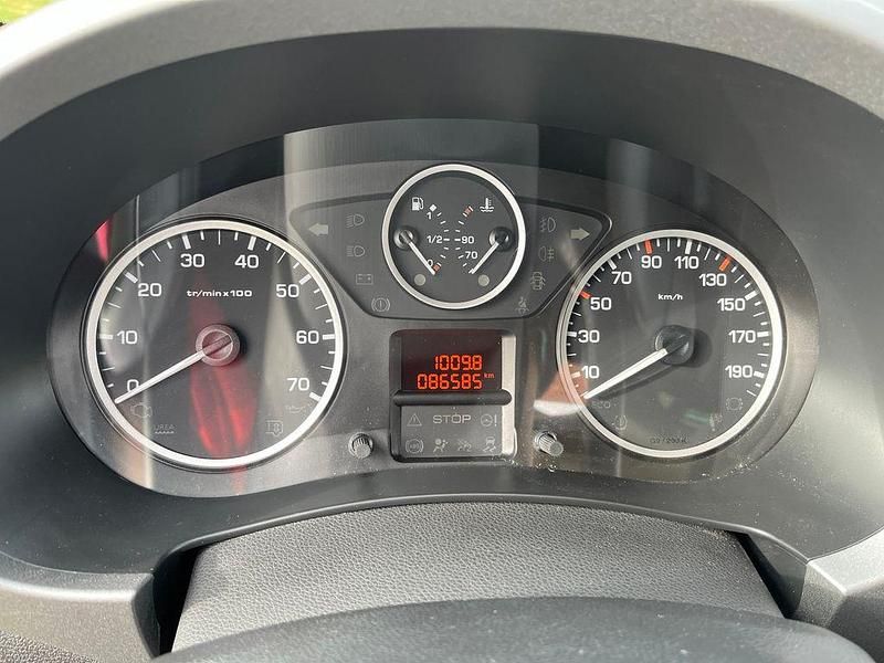 Gebraucht Peugeot Partner Tepee Allure 110 PS (80 kW) 2018 Grau Van / Kleinbus