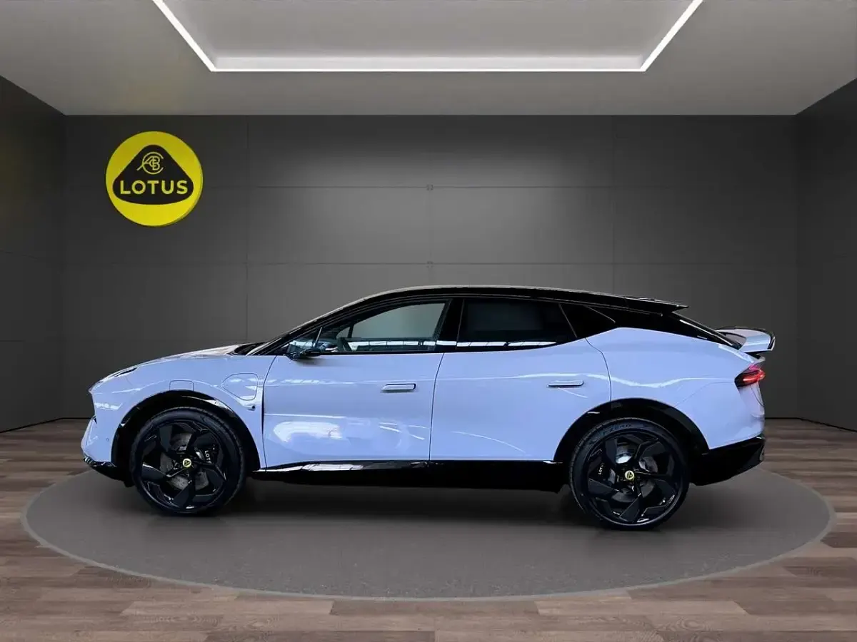 Nowe Lotus Eletre 675 kW (918 KM) 2026 Szary SUV