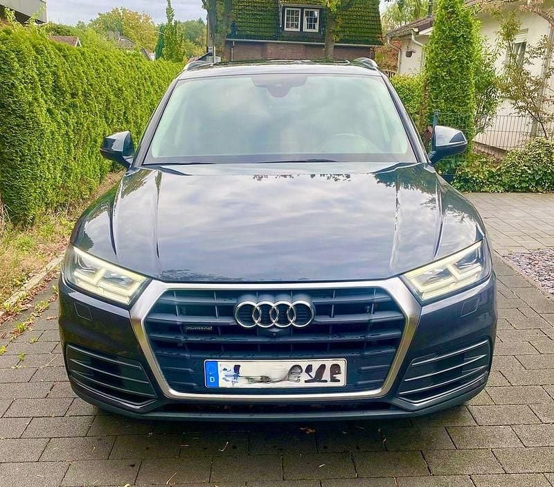Grau Gebraucht 2017 Audi Q5 Ambiente SUV | 25.400 € (Guter Preis) - Bild 1/4