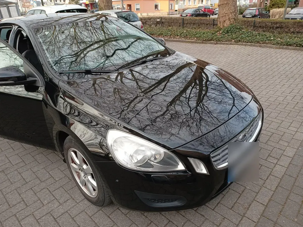 Gebraucht Volvo V60 112 PS (82 kW) 2012 Schwarz Kombi