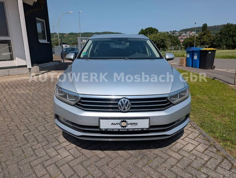 Silber Gebraucht 2018 VW Passat Highline Kombi | 12.000 € (Fairer Preis) - Bild 1/4