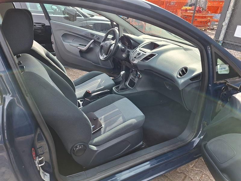Gebraucht Ford Fiesta Ambiente 60 PS (44 kW) 2009 Blau Kleinwagen