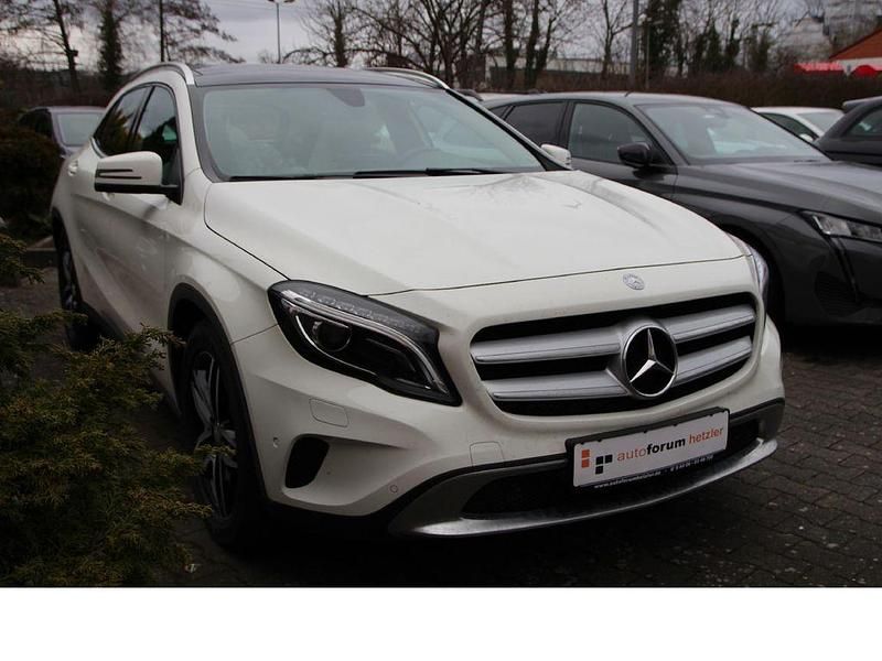 Gebraucht Mercedes GLA180 Urban 122 PS (89 kW) 2016 Weiß SUV