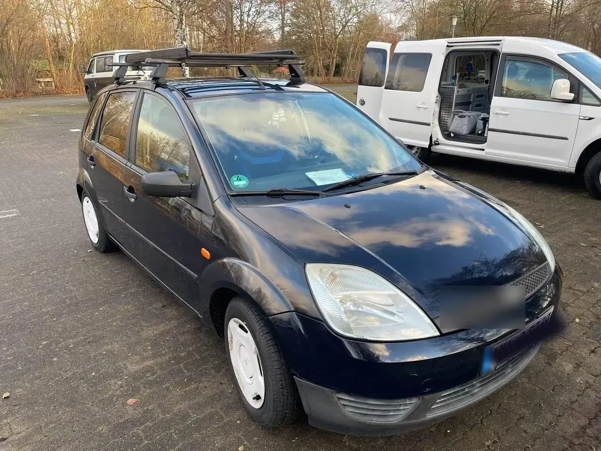 Second-hand Ford Fiesta 69 CP (50 kW) 2005 Albastru Hatchback