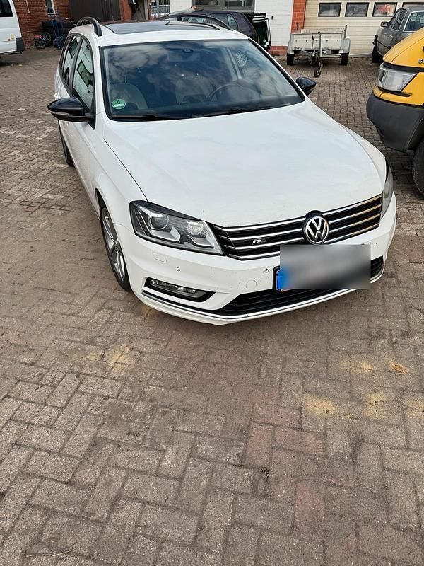 Weiß Gebraucht 2014 VW Passat Alltrack R-line Kombi | 8.990 € (Fairer Preis) - Bild 1/4