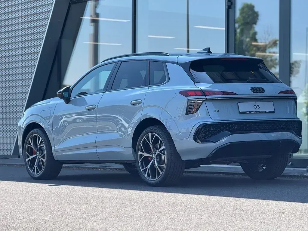 Neu Audi Q3 S-Line 272 PS (200 kW) 2026 Grau SUV