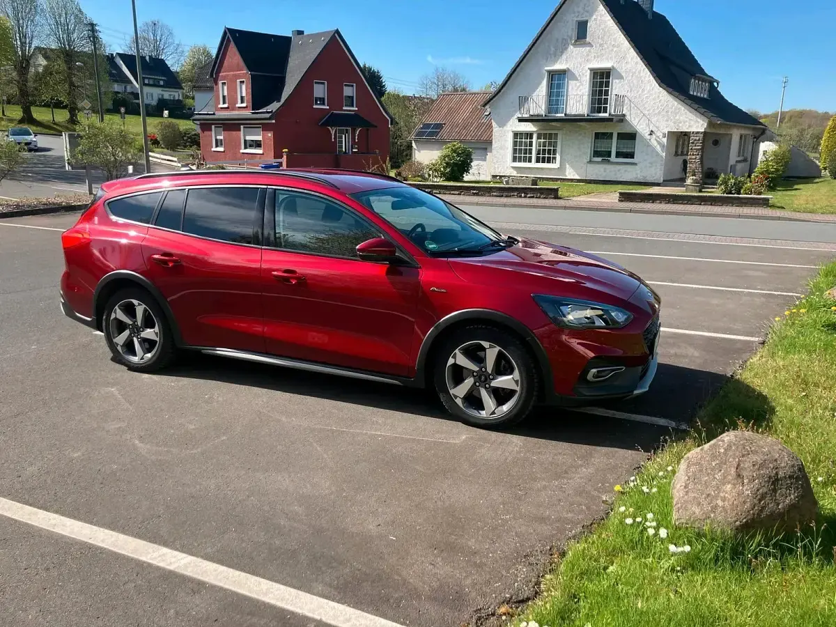 Gebraucht Ford Focus 182 PS (133 kW) 2019 Rot Kombi