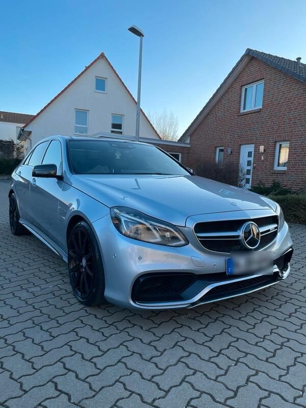 Silber Gebraucht 2014 Mercedes E63 AMG Limousine | 42.500 € (Fairer Preis) - Bild 1/4