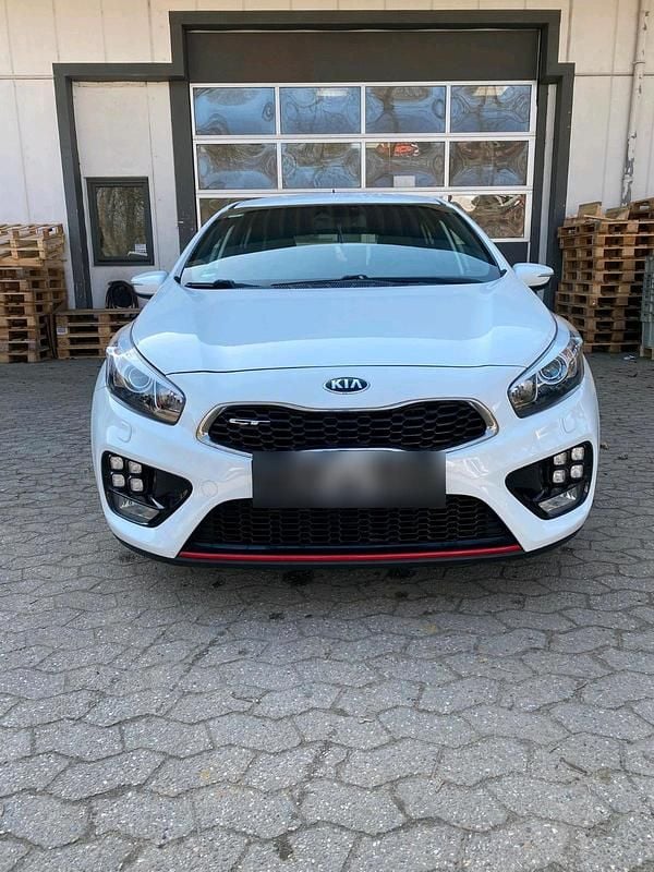 Gebraucht Kia Ceed GT GT 204 PS (150 kW) 2016 Weiß Limousine