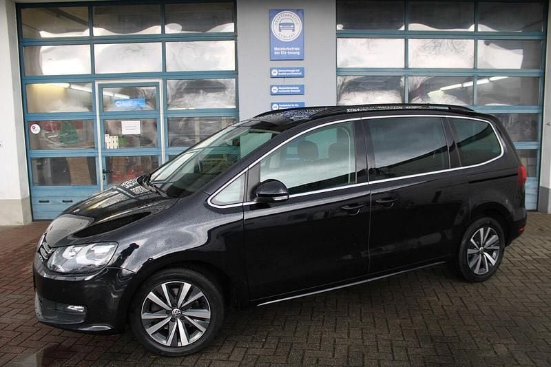 Schwarz Gebraucht 2020 VW Sharan Comfortline Van / Kleinbus | 19.849 € (Guter Preis) - Bild 1/4